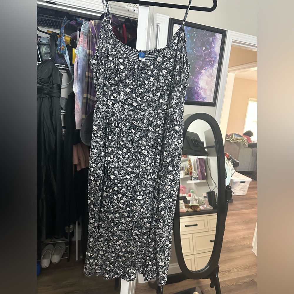 Old Navy Black and White Floral Maxi/Midi Dress